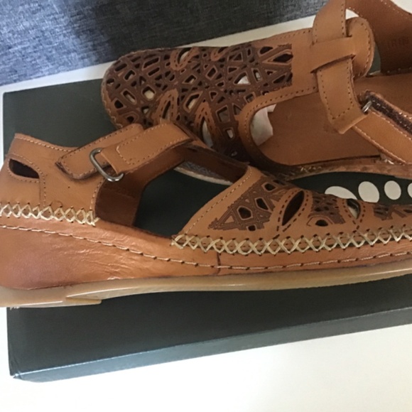 Brand new sandals - Picture 4 of 13